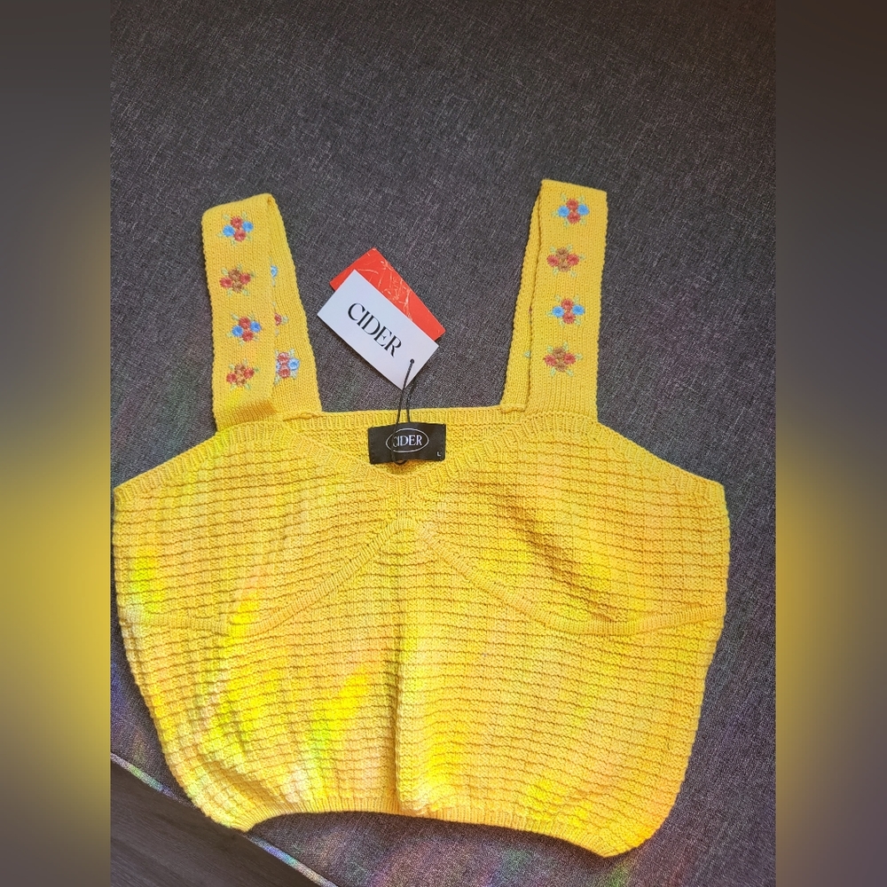 Knit crop top with floral detail by Cider